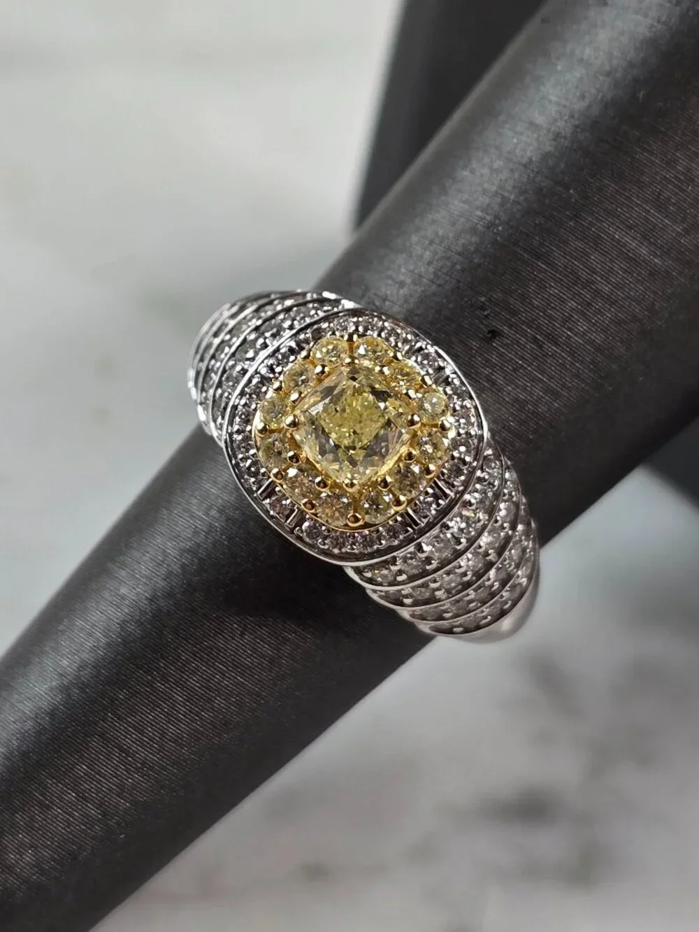 Womens Vintage Estate 18K White Gold Yellow Diamond Ring, 7.1g E5588